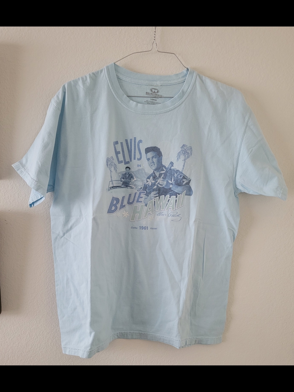 Light Blue Short-Sleeve Graphic Tee - Blue Hawaii Design